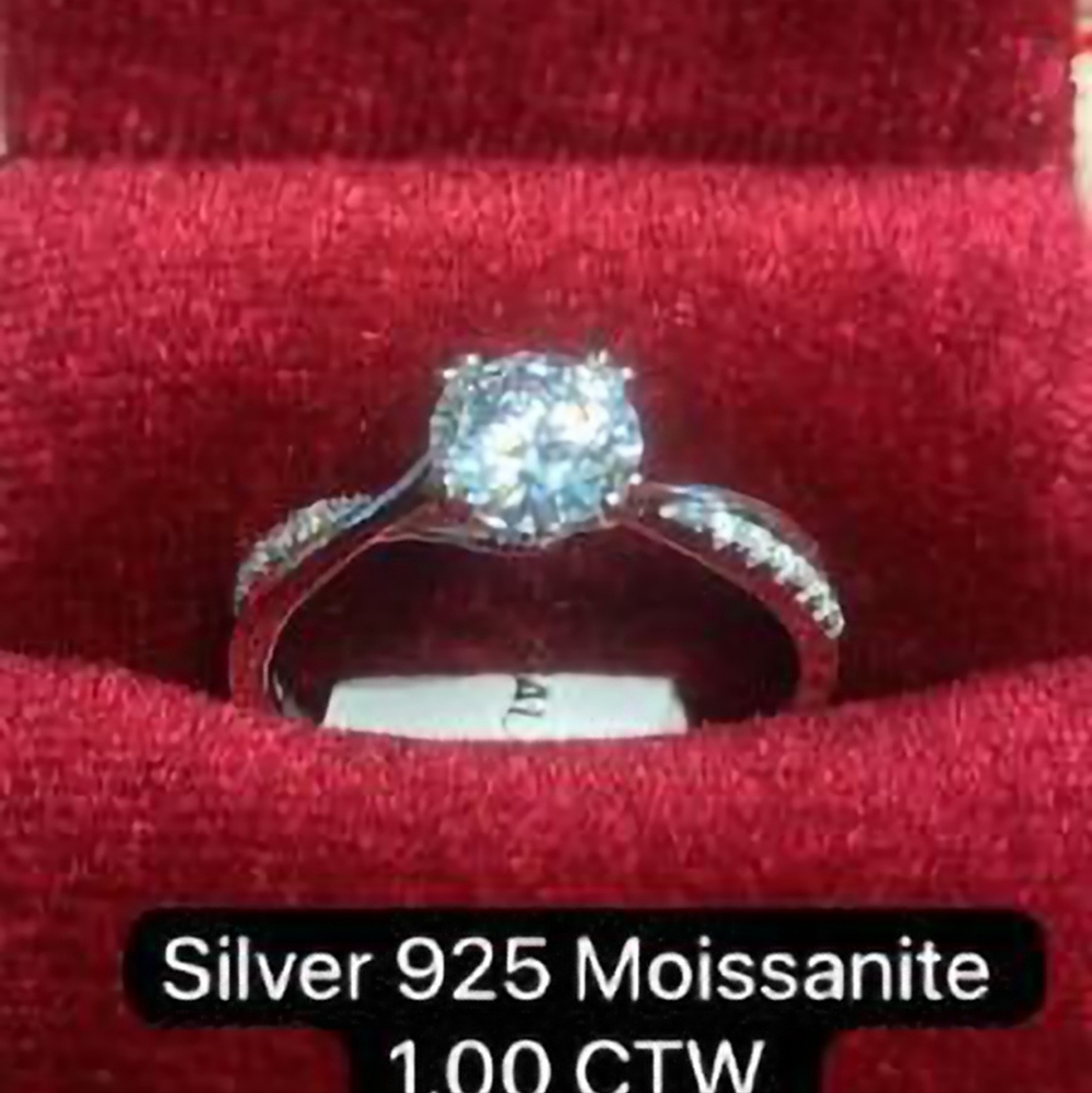 Ladies mossinite 1ct round solitaire ring platinum Plated over sterling silver